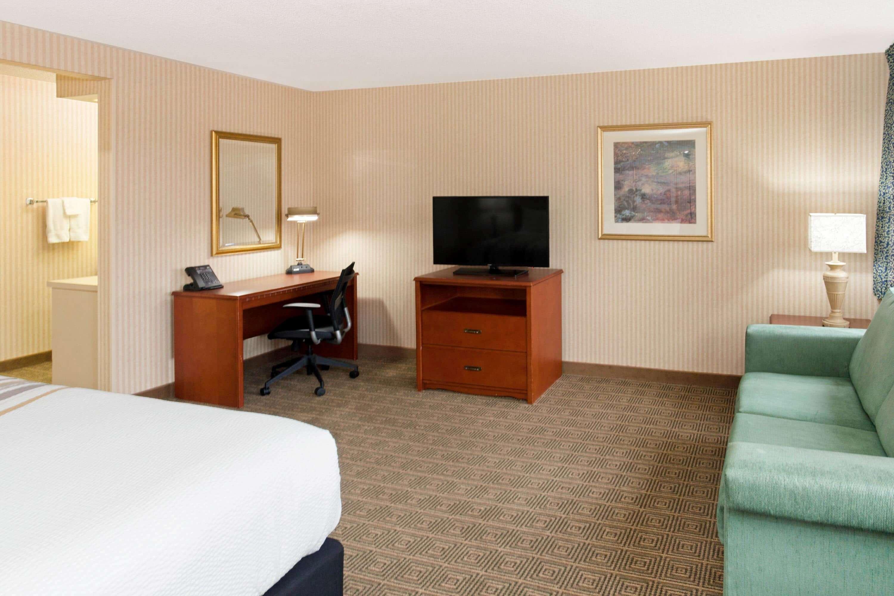 La Quinta By Wyndham Stevens Point Hotel Exterior photo