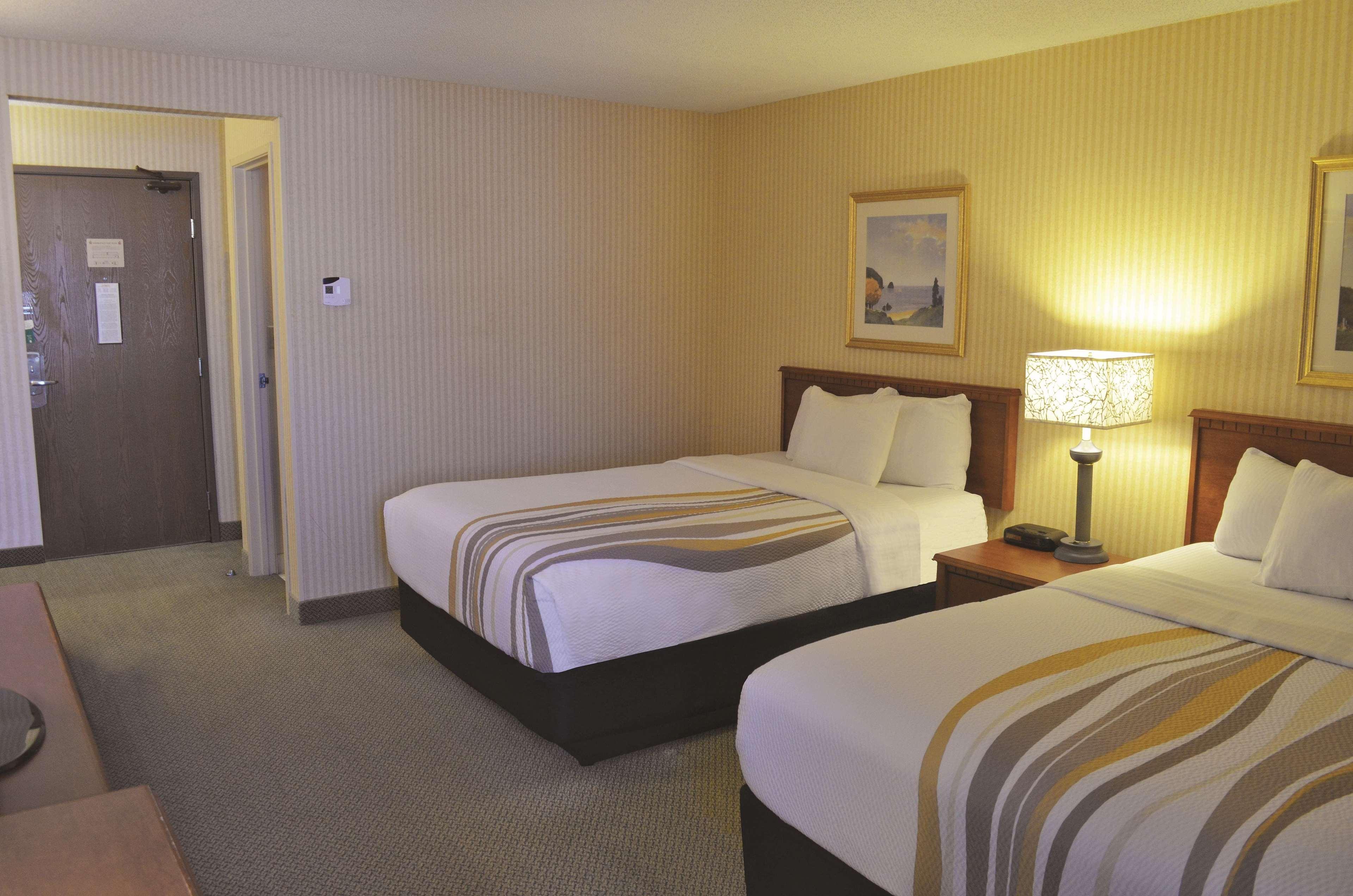 La Quinta By Wyndham Stevens Point Hotel Exterior photo