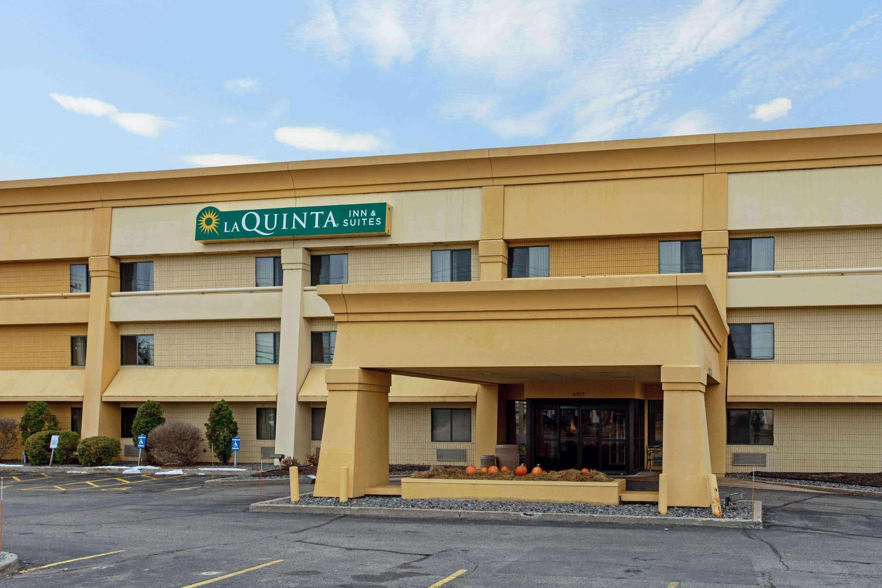 La Quinta By Wyndham Stevens Point Hotel Exterior photo