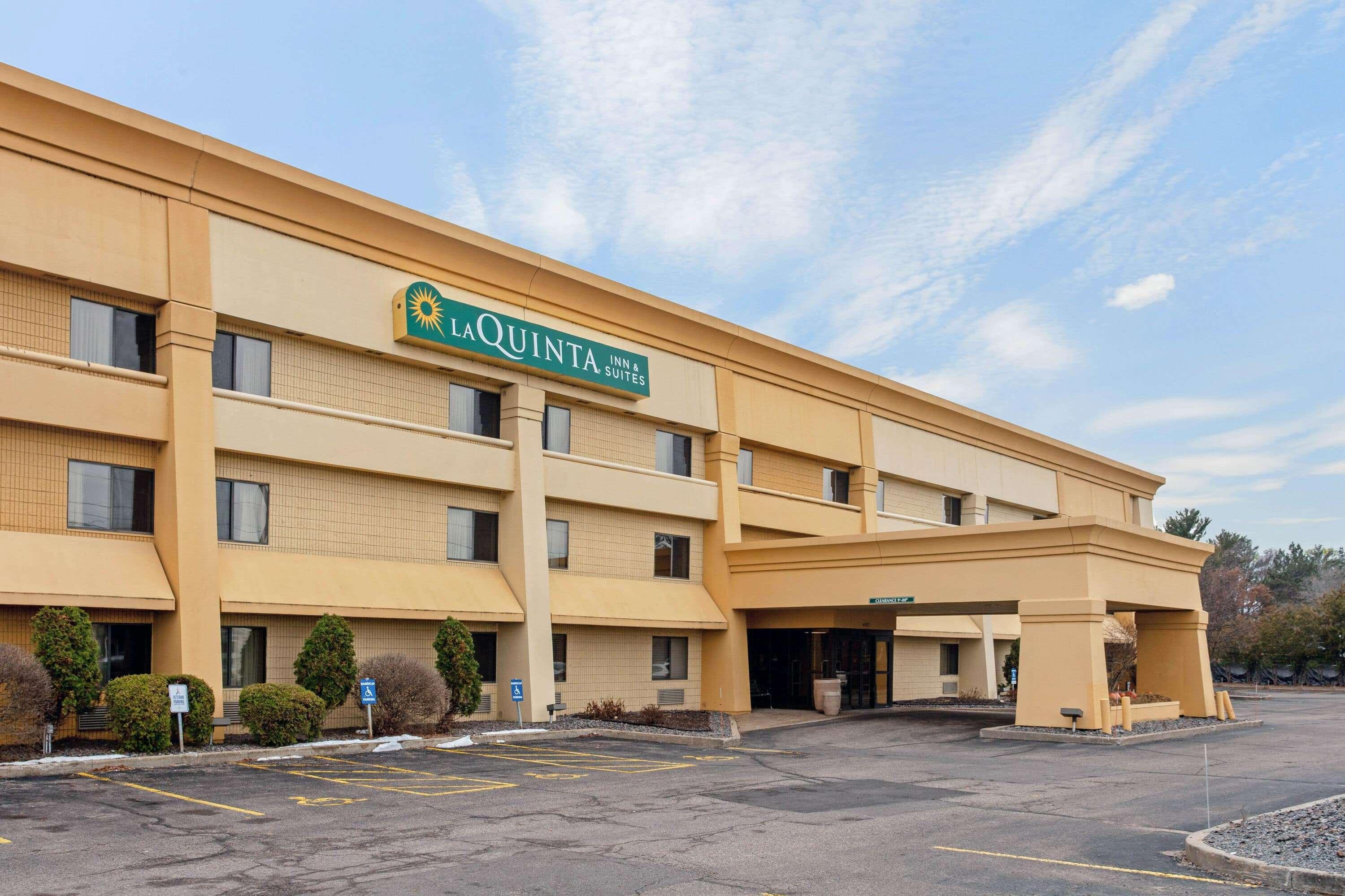 La Quinta By Wyndham Stevens Point Hotel Exterior photo