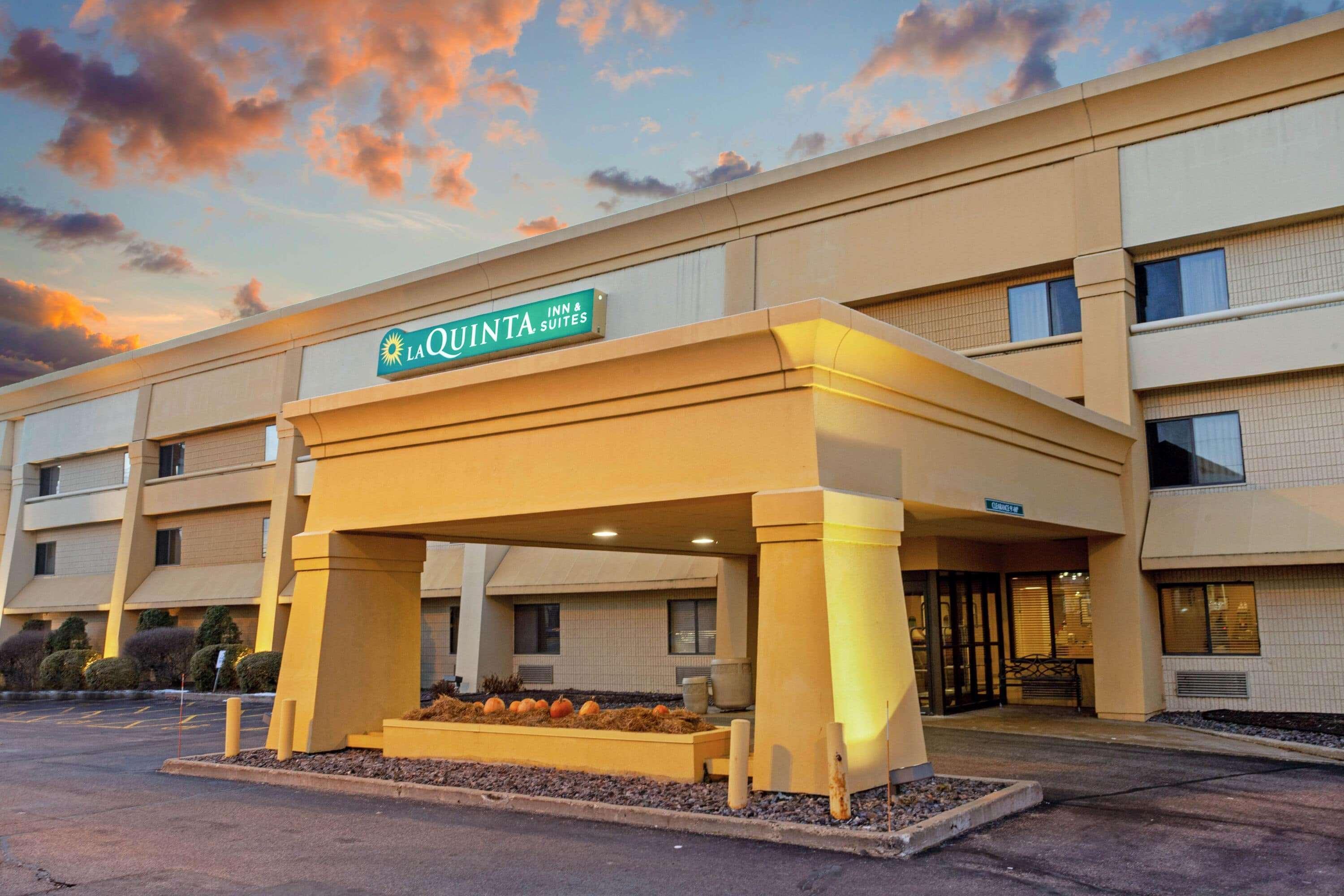 La Quinta By Wyndham Stevens Point Hotel Exterior photo