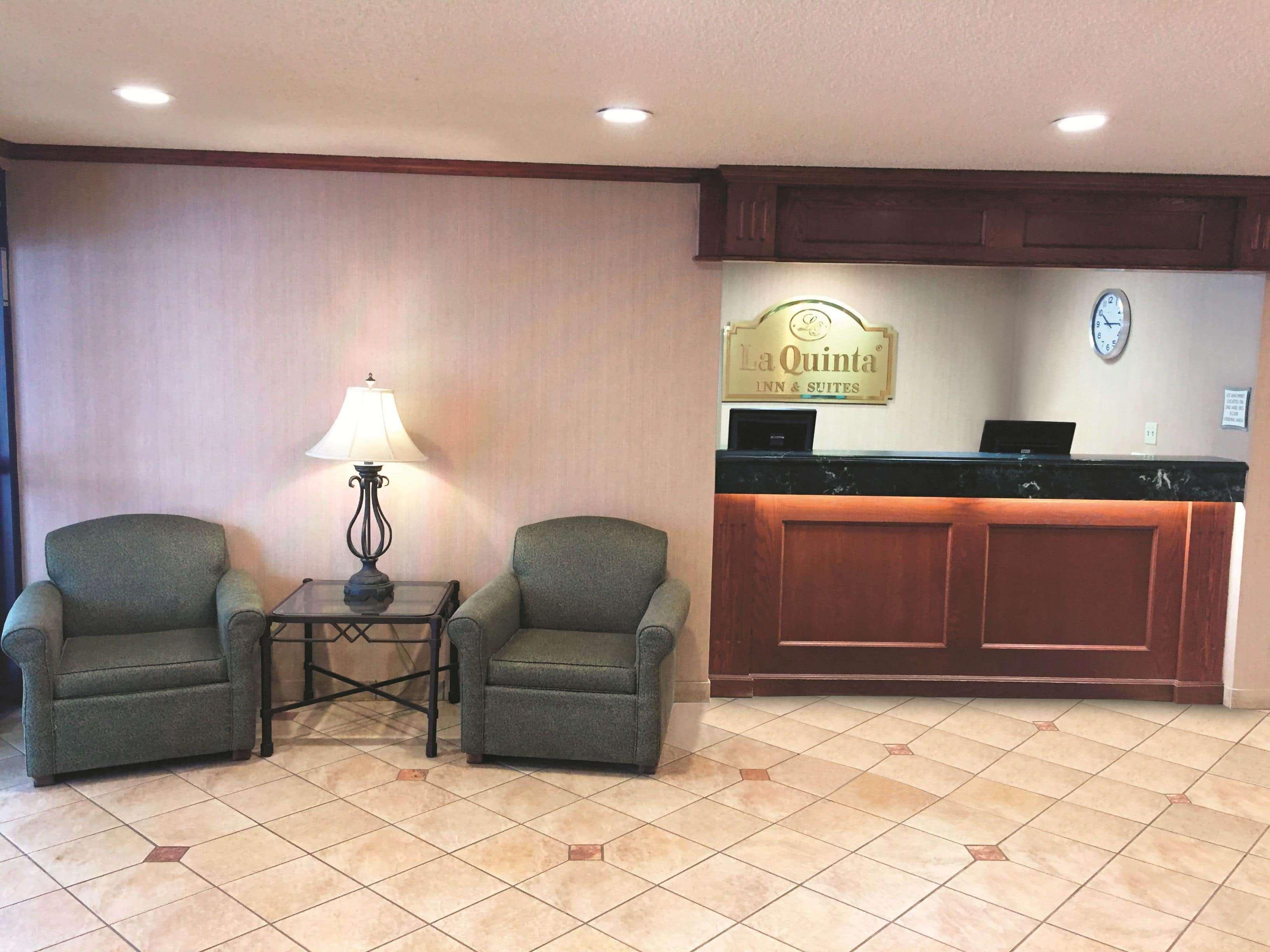 La Quinta By Wyndham Stevens Point Hotel Exterior photo