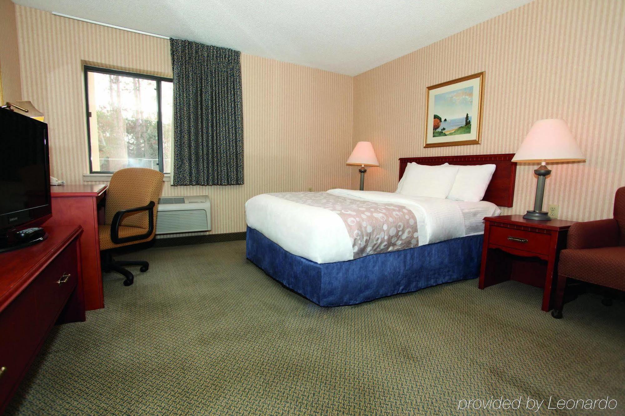 La Quinta By Wyndham Stevens Point Hotel Exterior photo