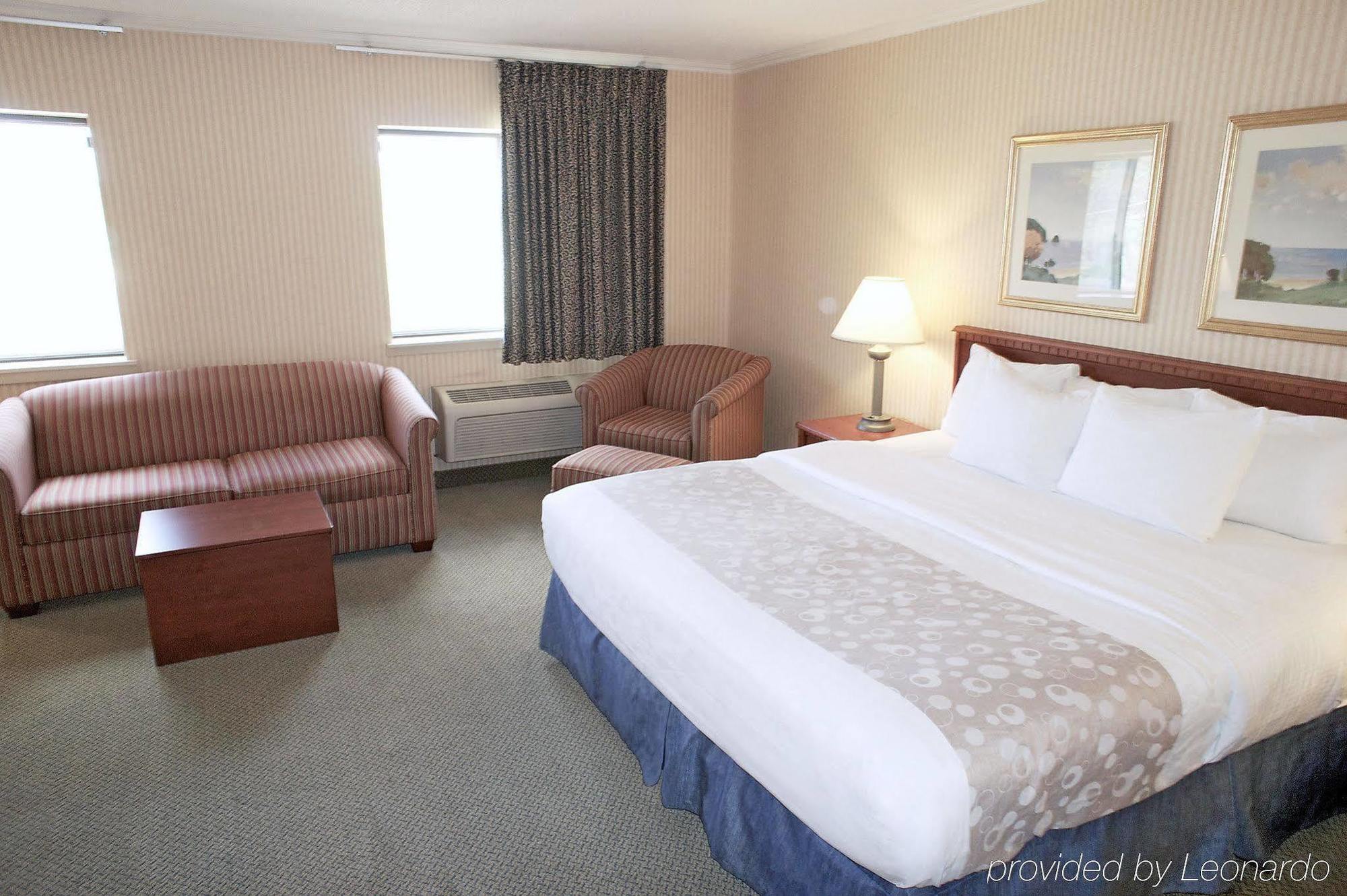 La Quinta By Wyndham Stevens Point Hotel Exterior photo