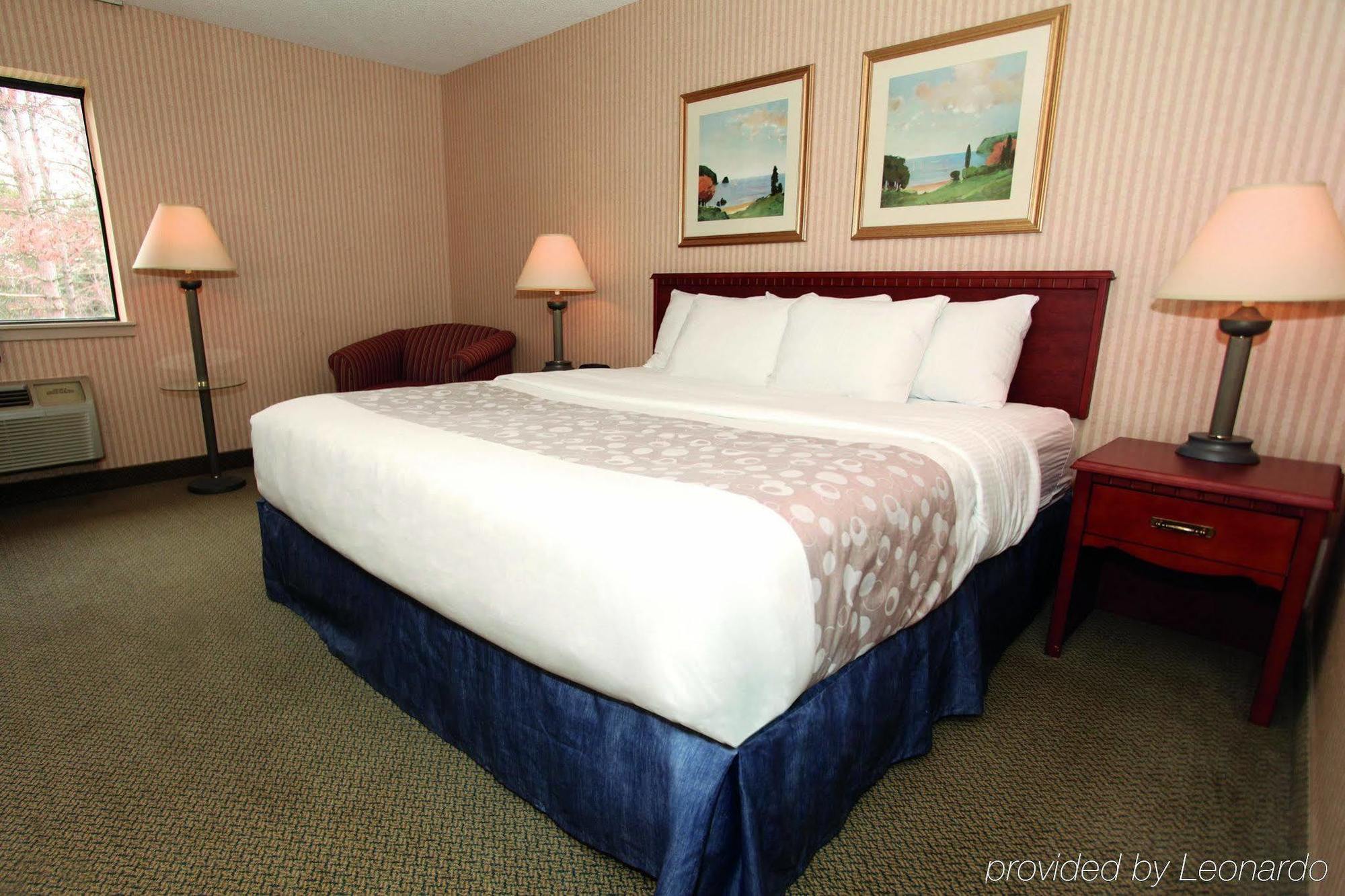 La Quinta By Wyndham Stevens Point Hotel Exterior photo