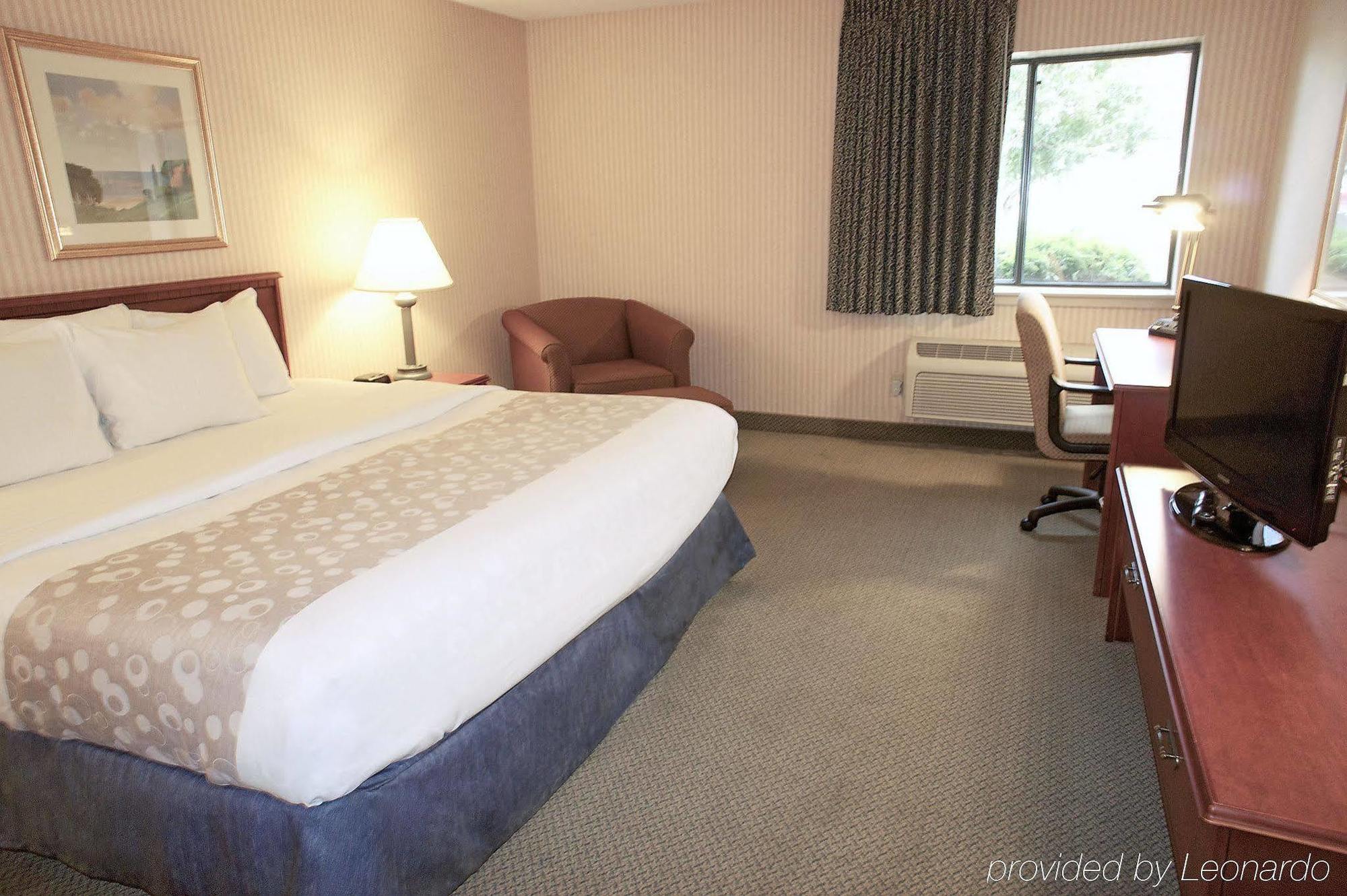 La Quinta By Wyndham Stevens Point Hotel Exterior photo